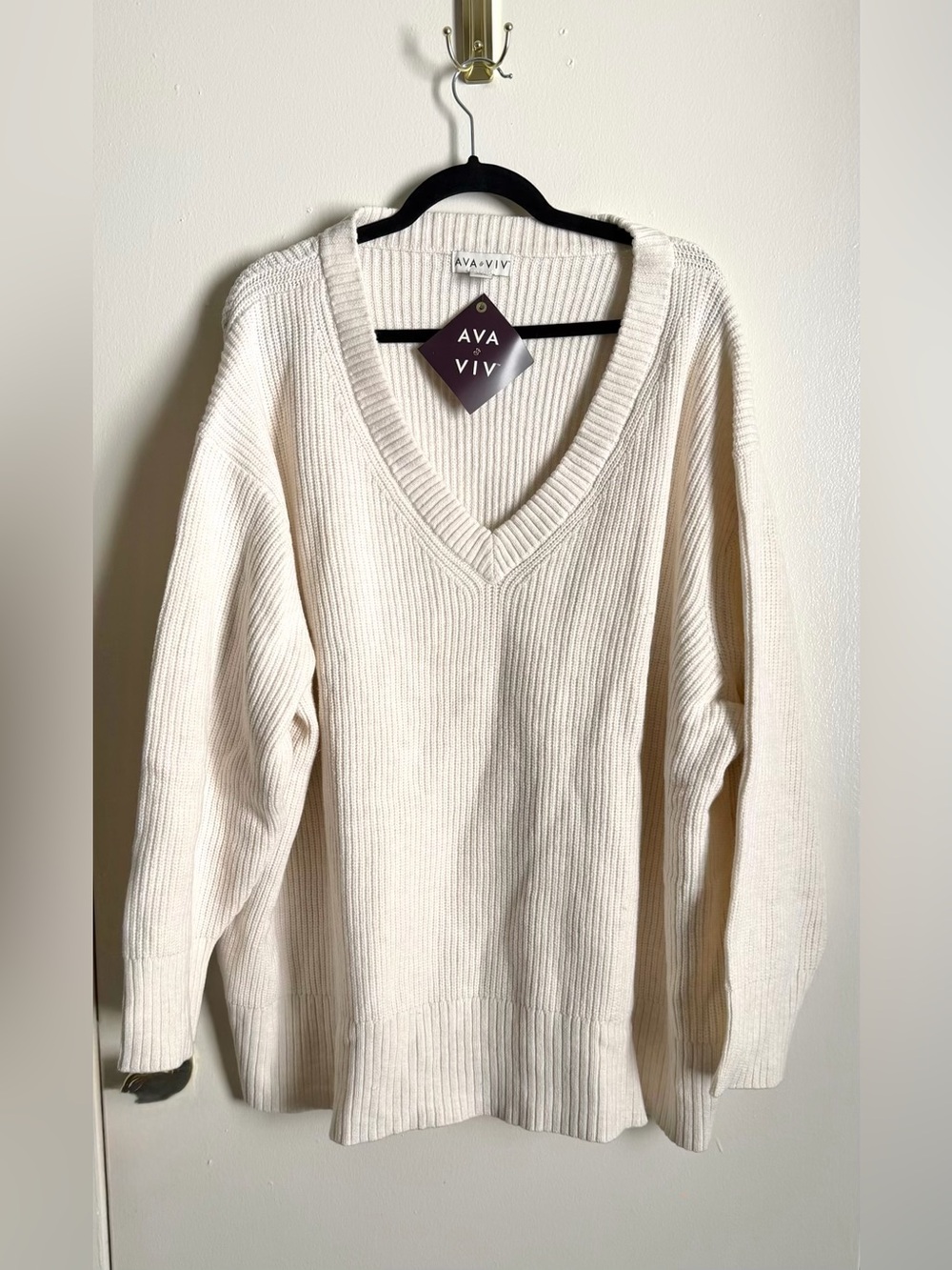 Cream 🤍 Ribbed V-Neck Sweater 4X